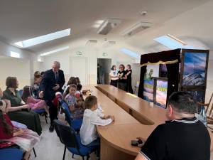 Mai mulți copii adoptați, dar și bătrâni de la Centrul de Recuperare și Reabilitare Neuropsihiatrică de la Sasca Mică au marcat, împreună, Ziua Adopției