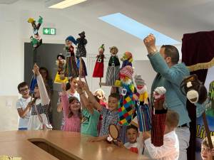 Mai mulți copii adoptați, dar și bătrâni de la Centrul de Recuperare și Reabilitare Neuropsihiatrică de la Sasca Mică au marcat, împreună, Ziua Adopției