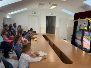 Mai mulți copii adoptați, dar și bătrâni de la Centrul de Recuperare și Reabilitare Neuropsihiatrică de la Sasca Mică au marcat, împreună, Ziua Adopției