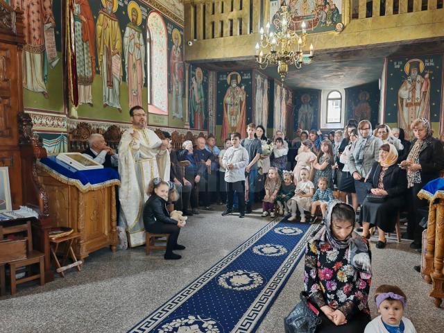 50 de lucrări, realizate de 35 de copii și tineri, cu vârste între 4 și 17 ani, au fost expuse la Centrul pentru Tineret „Ecclesia”