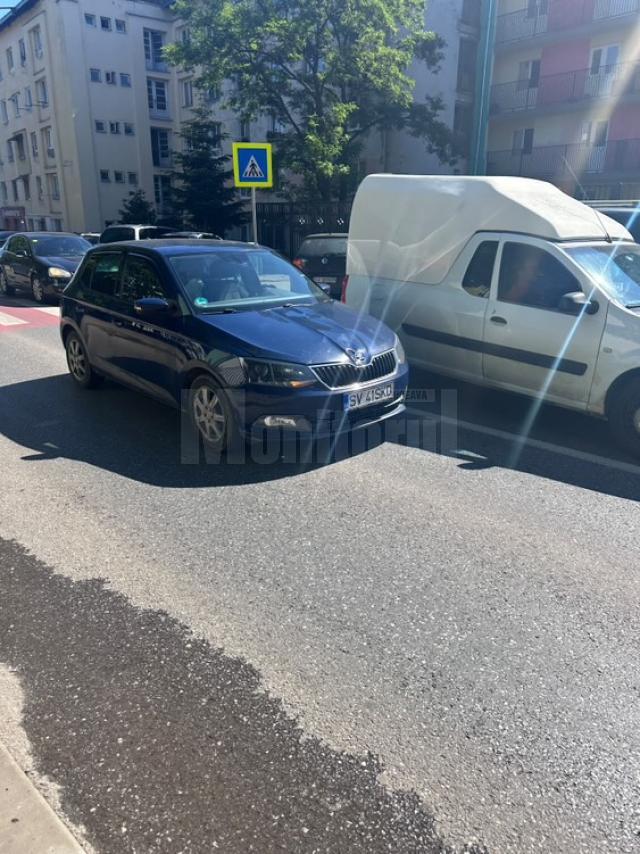 Femeie lovită de o mașină chiar pe trecerea de pietoni