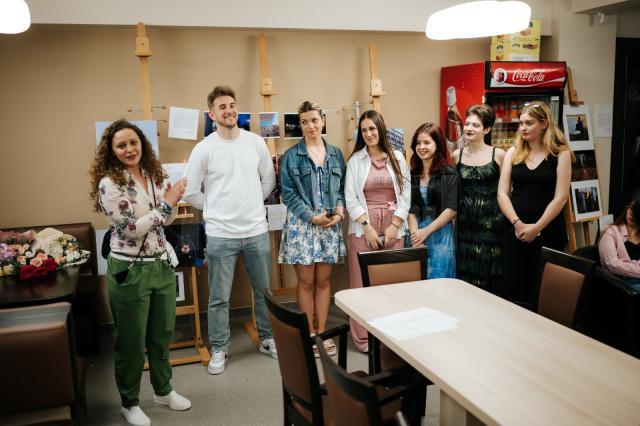 Viziuni studențești în imagini și video, într-o expoziție creativă de la Universitatea din Suceava