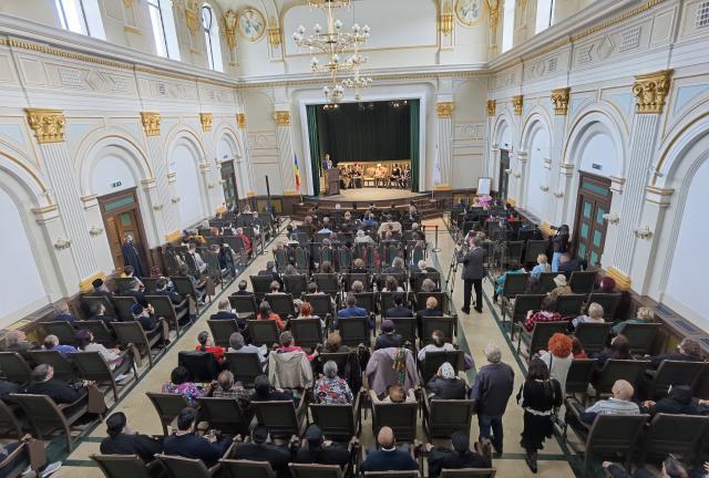 Daniel Codrescu la vernisajul expoziției din Palatul Dornelor