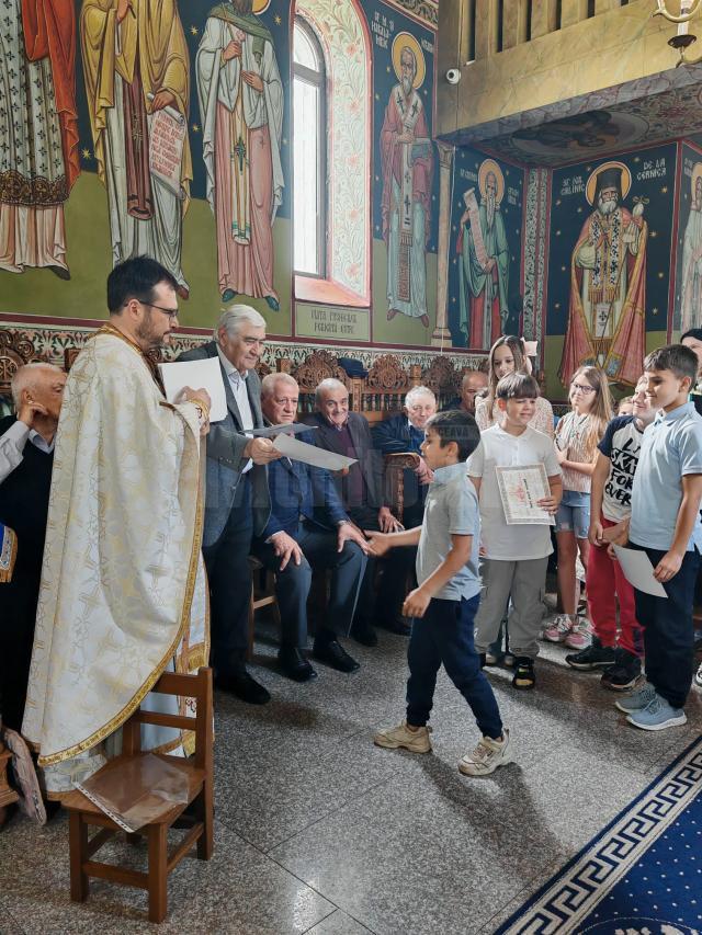 50 de lucrări, realizate de 35 de copii și tineri, cu vârste între 4 și 17 ani, au fost expuse la Centrul pentru Tineret „Ecclesia”
