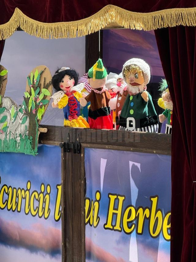 Mai mulți copii adoptați, dar și bătrâni de la Centrul de Recuperare și Reabilitare Neuropsihiatrică de la Sasca Mică au marcat, împreună, Ziua Adopției