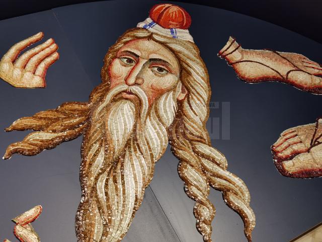 Elemente de mozaic folosite la Catedrala Neamului, expuse la Palatul Dornelor