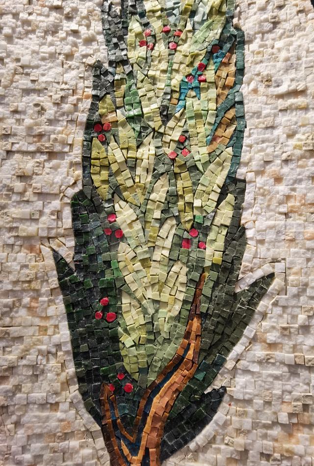 Elemente de mozaic folosite la Catedrala Neamului, expuse la Palatul Dornelor