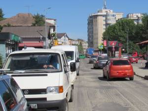 Restricții rutiere majore în Fălticeni: Traficul greu, deviat prin centrul orașului timp de trei zile