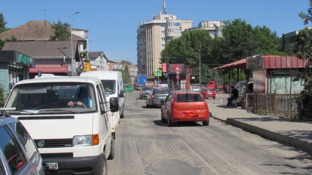 Restricții rutiere majore în Fălticeni: Traficul greu, deviat prin centrul orașului timp de trei zile