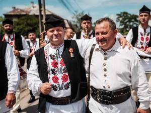 „Simboluri ale românilor”, tema Festivalului Național Concurs „Regina Sânzienelor”, ediția a XI-a