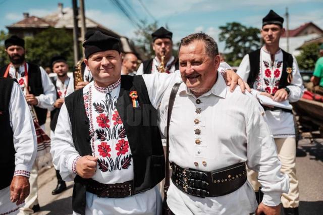 „Simboluri ale românilor”, tema Festivalului Național Concurs „Regina Sânzienelor”, ediția a XI-a