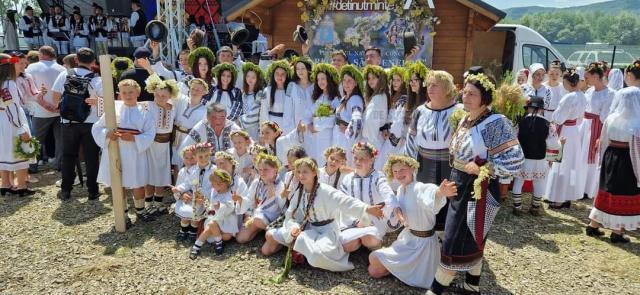 „Simboluri ale românilor”, tema Festivalului Național Concurs „Regina Sânzienelor”, ediția a XI-a