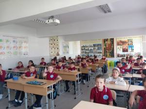 Competiție educațională de limbă engleză pentru copiii de clasa I  la LTSM Cajvana. Învățarea prin joacă