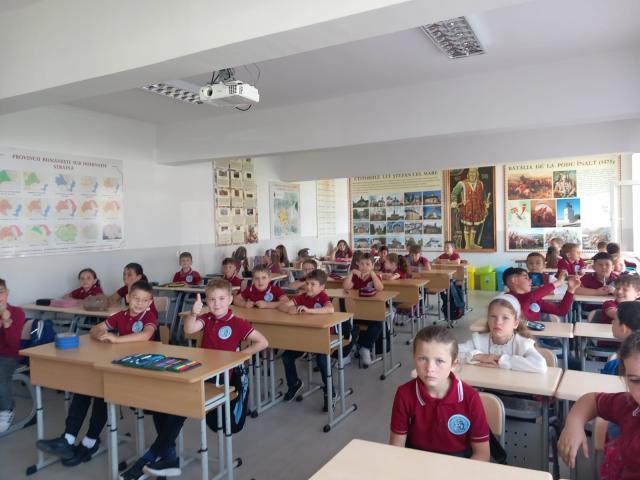 Competiție educațională de limbă engleză pentru copiii de clasa I  la LTSM Cajvana. Învățarea prin joacă