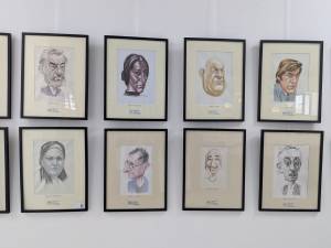 Emoția și personalitatea artistică a 100 de actori se regăsesc în portretele realizate de caricaturistul Ovidiu Stanciu, expuse la Galeria Zamca