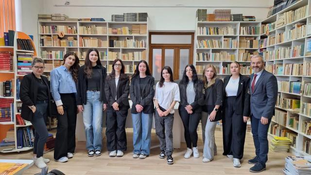 Opt distincții, dintre care cinci premii I, obținute de Colegiul „Hurmuzachi” la concursul național “CDIdei în cărți”
