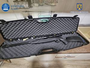 Polițiștii au ridicat de la suceveni 30 de arme achiziționate ilegal, de pe piața neagră