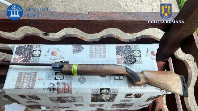 Polițiștii au ridicat de la suceveni 30 de arme achiziționate ilegal, de pe piața neagră