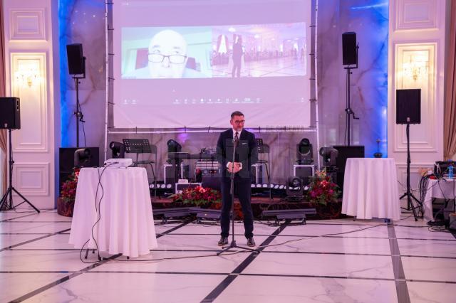 Prefectul Traian Andronachi şi online academicianul Tîrnoveanu