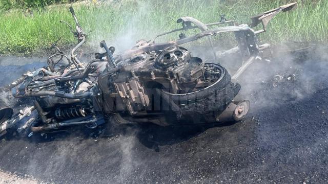 O motocicletă a luat foc pe DN 17