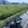 O motocicletă a luat foc pe DN 17