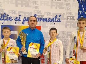 Antrenorul Valerica Gherasim alaturi de cei trei campioni