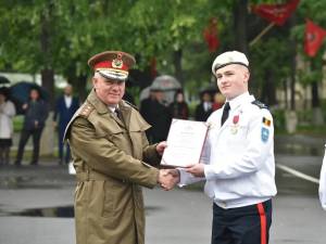 Matei Trofin, pasionat de foto și cinematografie, spune prin lentila camerei poveștile din viața colegiului militar