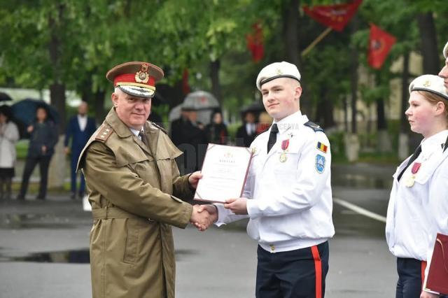 Matei Trofin, pasionat de foto și cinematografie, spune prin lentila camerei poveștile din viața colegiului militar