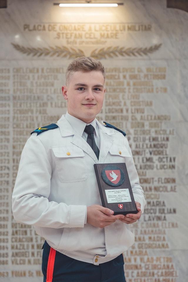 Matei Trofin, pasionat de foto și cinematografie, spune prin lentila camerei poveștile din viața colegiului militar