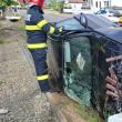 Un șofer a ajuns la spital după ce mașina pe care o conducea a lovit un cap de pod
