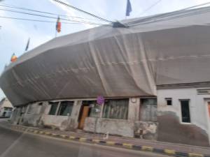 Partea superioară a stadionului Areni, acoperită cu un material textil