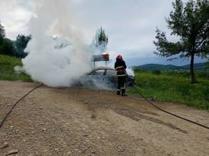Incendiu izbucnit la un autoturism, pe raza satului Solonețu Nou