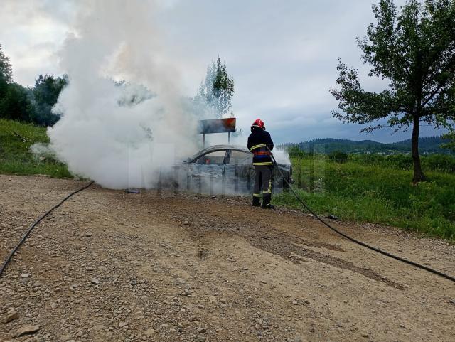 Incendiu izbucnit la un autoturism, pe raza satului Solonețu Nou