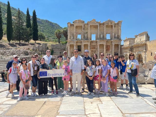 Profesori și elevi de la Școala Gimnazială Nr. 4 Suceava, în Turcia, în cadrul unui proiect Erasmus+ de prevenire și combatere a bullyingului