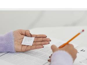 Un elev de la Câmpulung a fost prins cu fițuica la examenul de bac