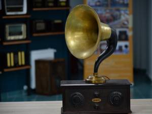 Muzeul Radioului, cu peste 600 de exponate, va fi inaugurat vineri, la Siret