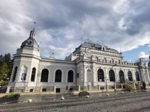 Reprezentanții a șapte centre universitare din România și Republica Moldova se întrunesc vineri la „Cazinoul Băilor” din Vatra Dornei