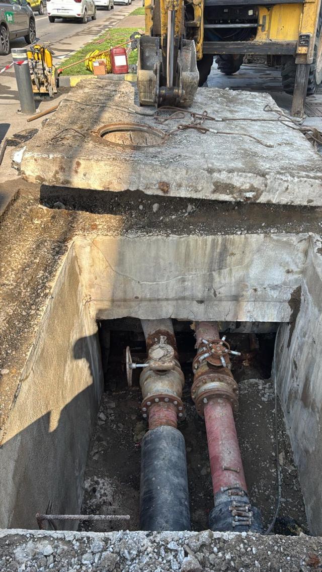 Furnizarea apei calde oprită la 12 puncte termice din Suceava, din cauza unei avarii pe magistrala 2 de termoficare
