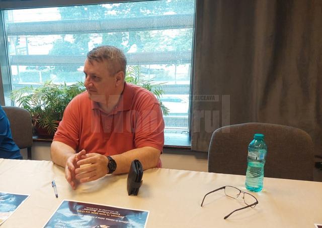 Trei ore de poveste și cu povești despre marele poet Cezar Ivănescu, spuse de scriitorul Viorel Ilișoi, la Suceava