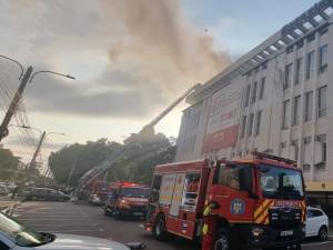 Incendiu la sala de sport situată la ultimul etaj al Complexului Comercial "Bucovina"