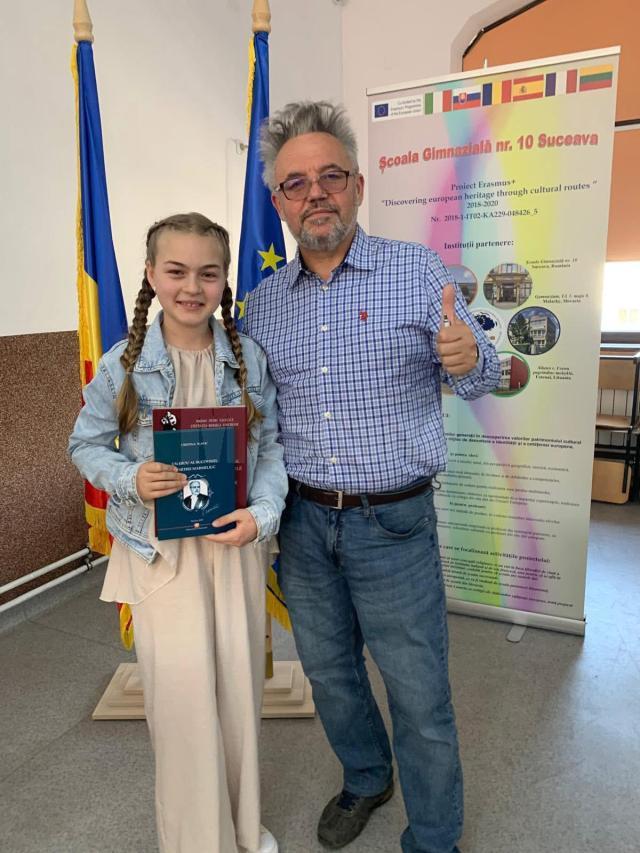 Agata alături de insp. Daniel Hrenciuc