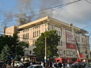 Incendiu la sala de sport situată la ultimul etaj al Complexului Comercial "Bucovina"