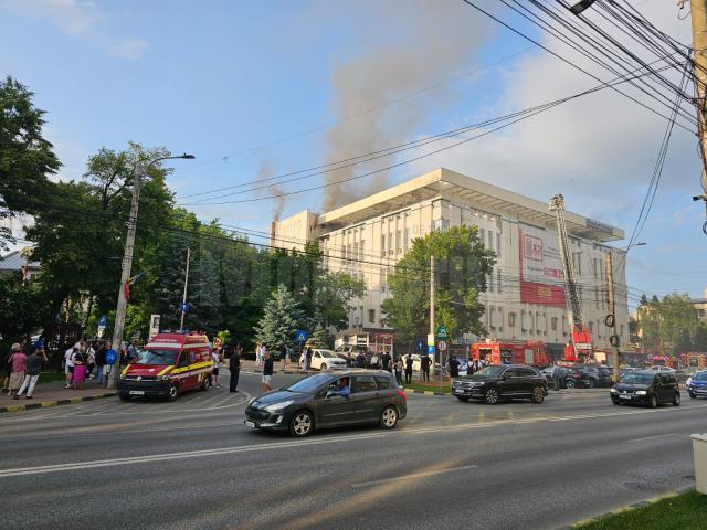 Incendiu la sala de sport situată la ultimul etaj al Complexului Comercial "Bucovina"