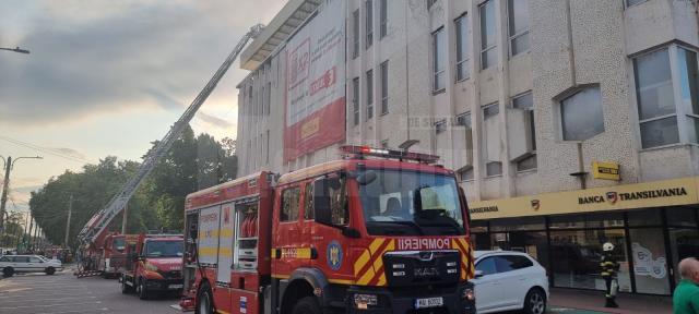 Incendiu la sala de sport situată la ultimul etaj al Complexului Comercial "Bucovina"