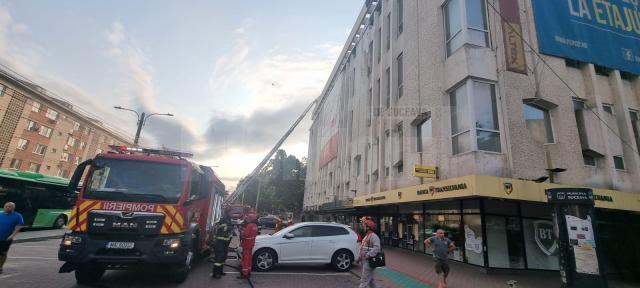 Incendiu la sala de sport situată la ultimul etaj al Complexului Comercial "Bucovina"