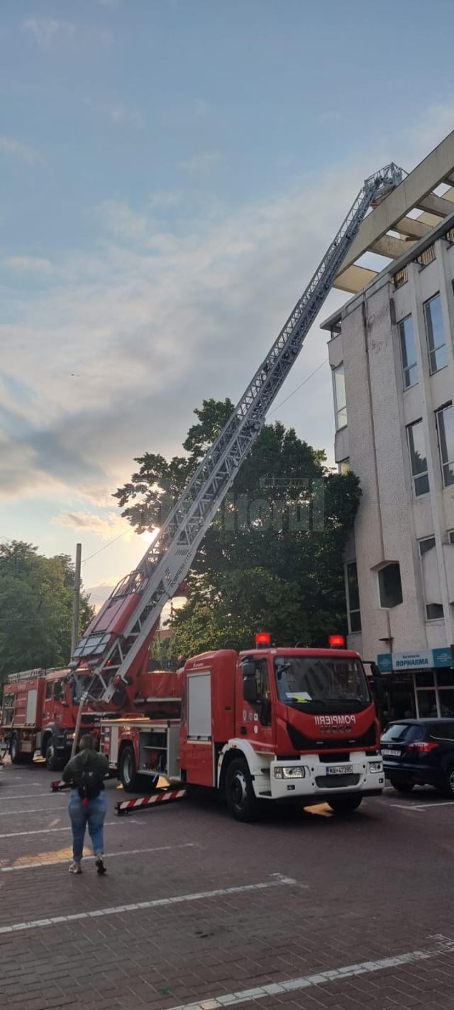 Incendiu la sala de sport situată la ultimul etaj al Complexului Comercial "Bucovina"