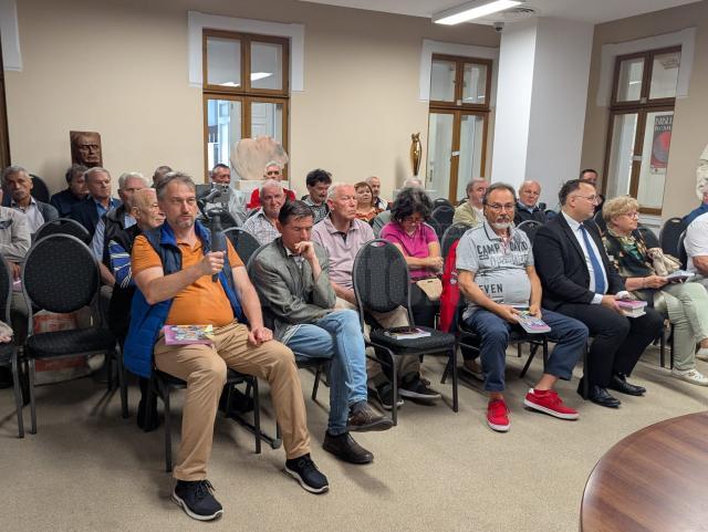 Lansarea volumului „Lumea prezentată sucevenilor. N-ai economist... vine Dan”, semnat de Dan Strutinschi