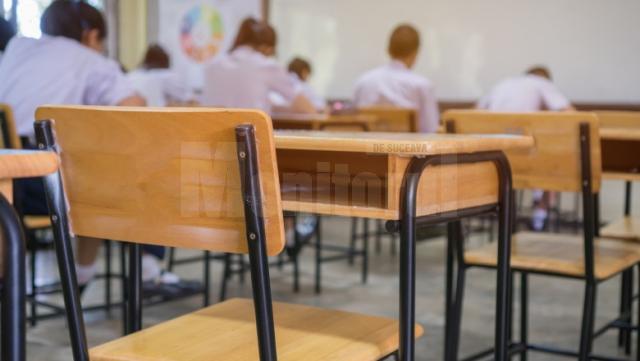 Doi candidați eliminați de la proba la alegere a bacalaureatului. Unul a folosit telefonul, celălalt fițuica