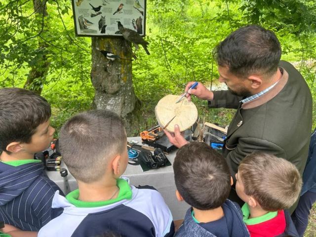 Elevi de la Şcoala Gimnazială Pârteştii de Sus, „silvicultori pentru o zi”