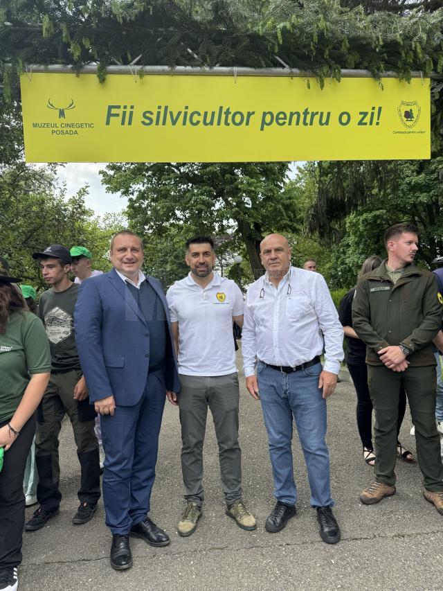 Ciprian Muscă, președintele ASFOR, Marius – Dan Sîiulescu - directorul general al Romsilva, Vasile Rusu - directorul economic al RNP, la Ziua Silvicultorului